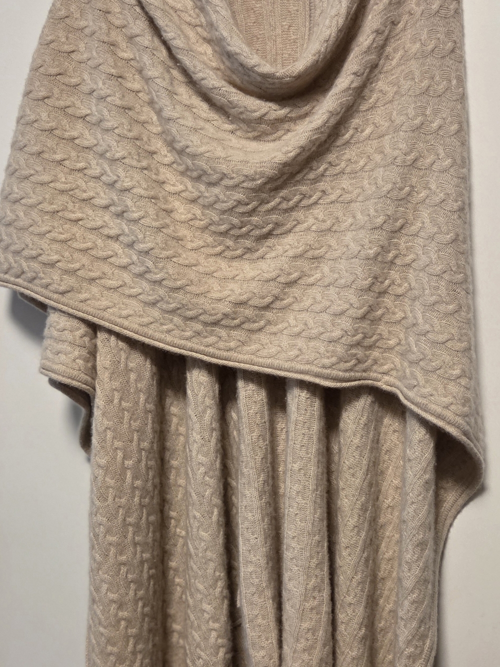 Saks Fifth Avenue 100% Cahsmere Cable-Knit Wrap In Creamy Beige.